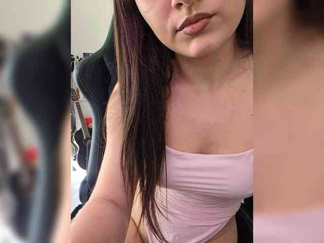 MissMiaX webcam