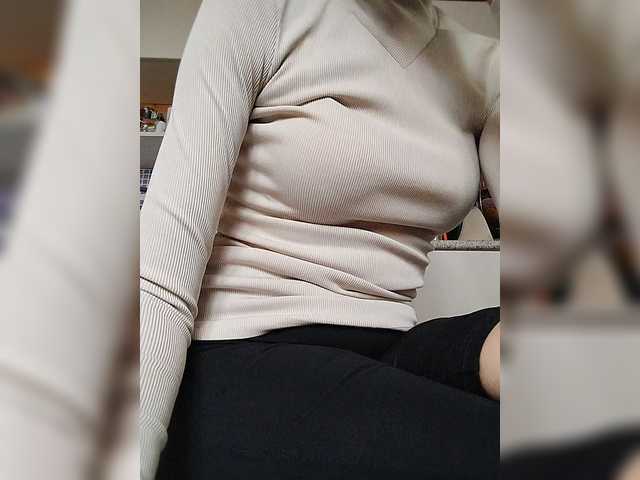 le modèle Lanusik88 est en webcam porno dans un show sur le site bongacams, il possède les tags suivants: White/Caucasian,Brunette,Trimmed