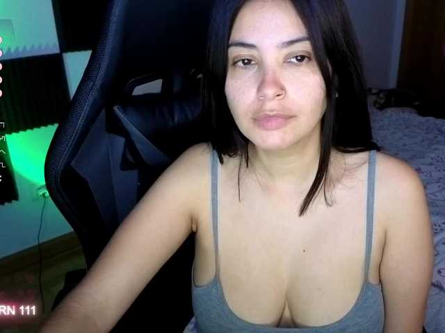 le modèle AnnaCasas est en webcam porno dans un show sur le site bongacams, il possède les tags suivants: Indian,Brunette,Shaved