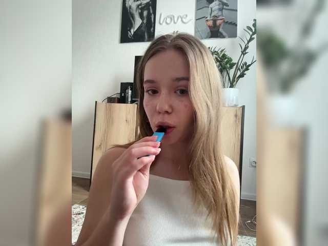 mariaaa-1 live cam on BongaCams