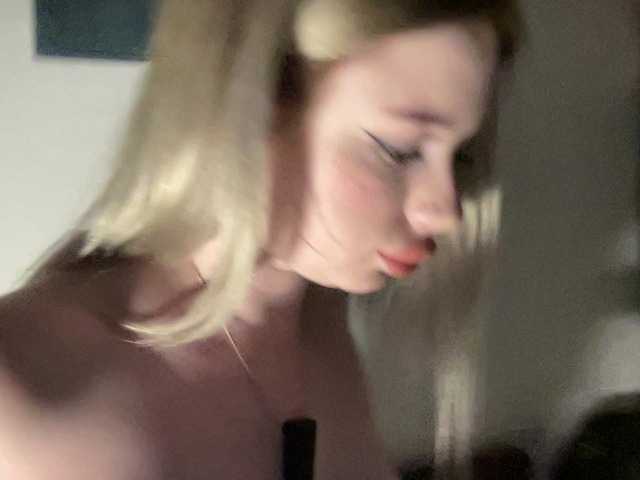 Kara 976 live cam