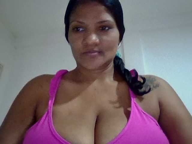 Mayito-love-, en directo ahora en BongaCams