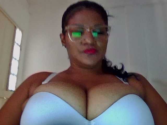 le modèle ALEJANDRA07 est en webcam porno dans un show sur le site bongacams, il possède les tags suivants: Latino/Hispanic,Brunette,Shaved