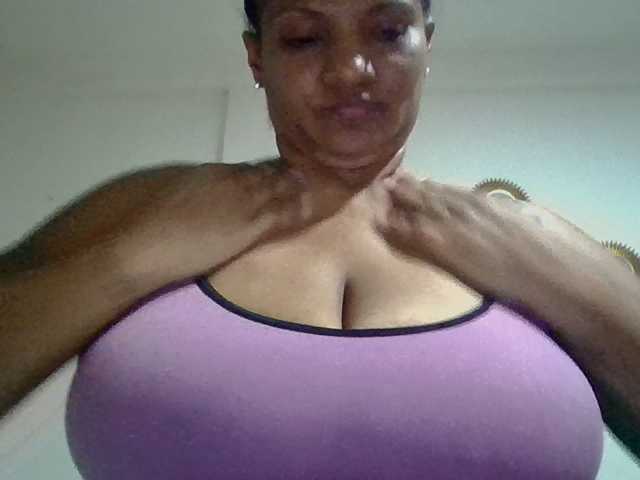 Mayito-love-, en vivo ahora en BongaCams