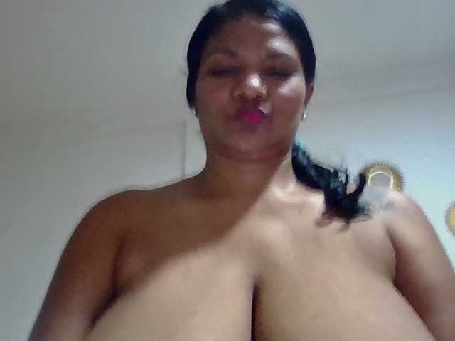 Mayito-love-, live now on BongaCams