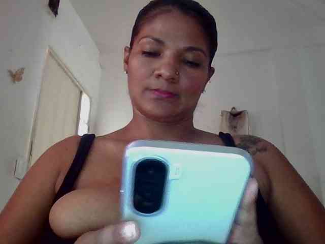 ALEJANDRA07 webcam