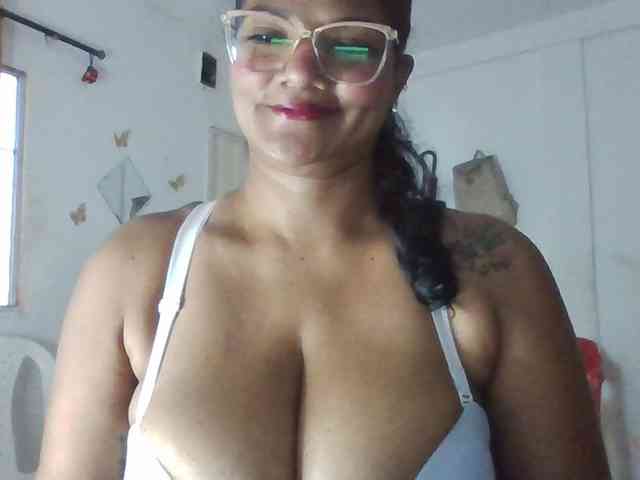 ALEJANDRA07 webcam