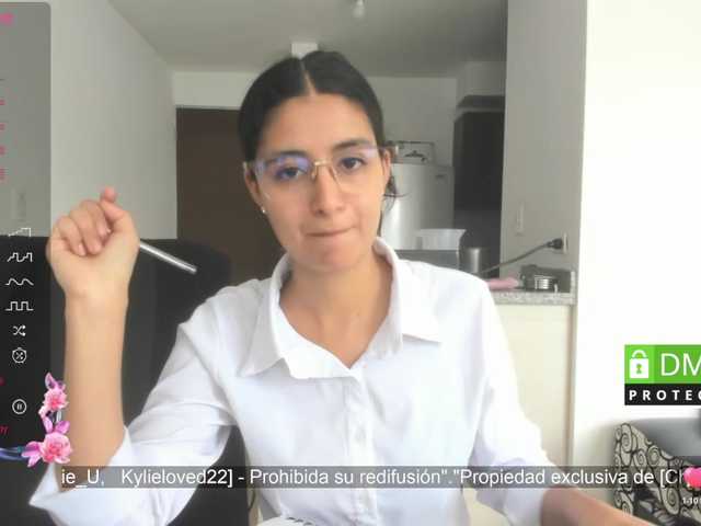kylieloved22 live cam on BongaCams