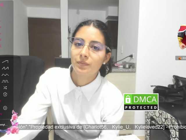 kylieloved22 live cam on BongaCams