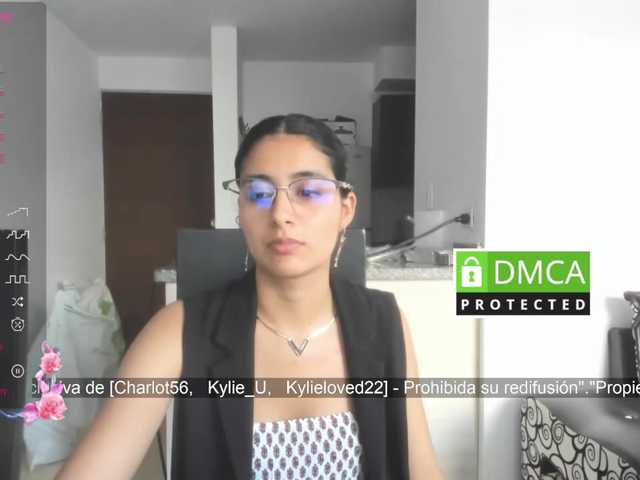 kylieloved22 live webcam show