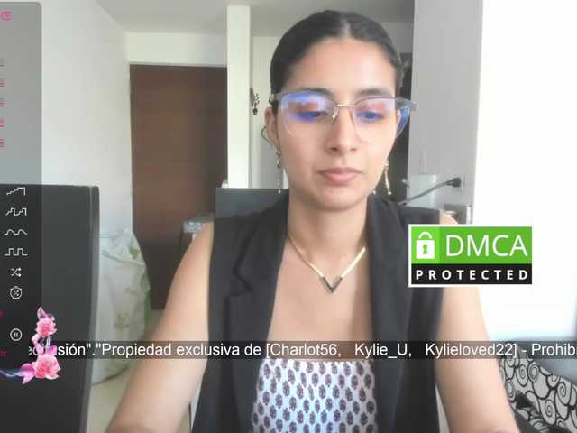 kylieloved22 live webcam show