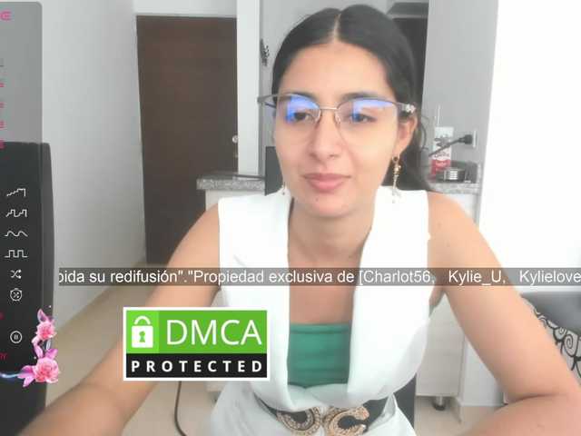 kylieloved22 live cam on BongaCams