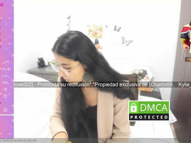 kylieloved22 live cam on BongaCams