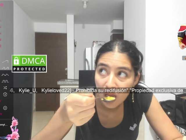 kylieloved22 live cam on BongaCams