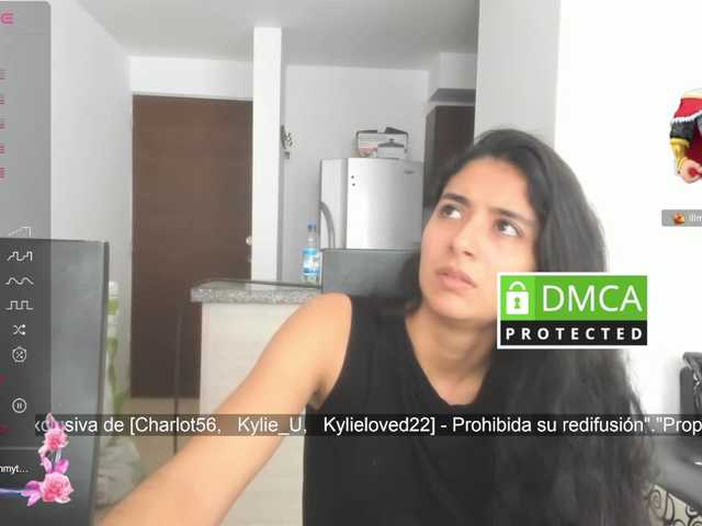 kylieloved22 live webcam show