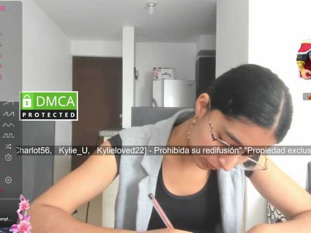 kylieloved22 live cam on BongaCams