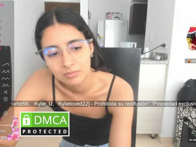 kylieloved22 live cam on BongaCams