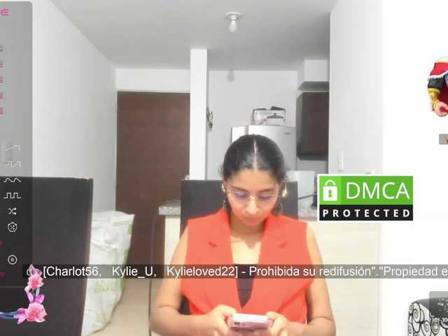 kylieloved22 live webcam show