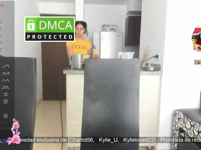 kylieloved22 live cam on BongaCams