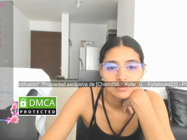 kylieloved22 live cam on BongaCams