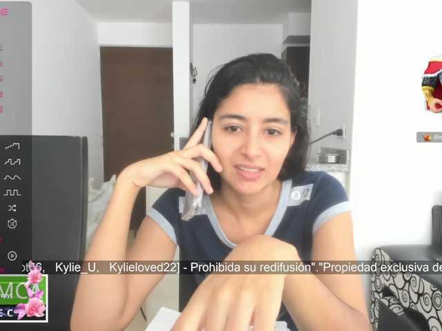 kylieloved22 live webcam show