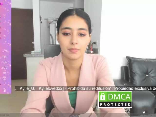 kylieloved22 live cam on BongaCams