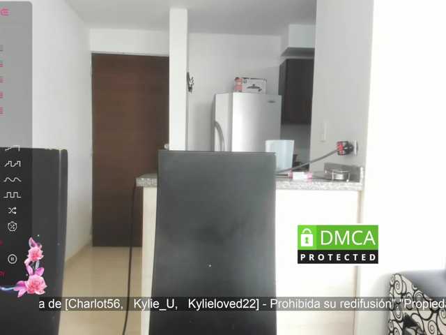 kylieloved22 live cam preview