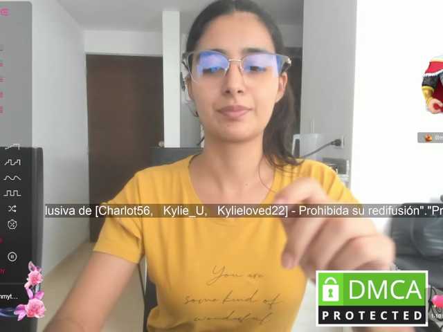 kylieloved22 live cam on BongaCams