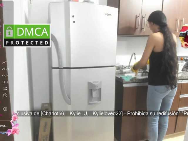 kylieloved22 live cam on BongaCams
