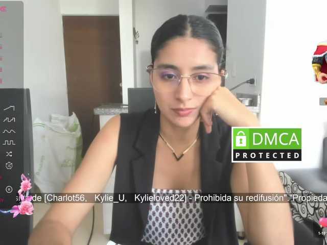 kylieloved22 live cam on BongaCams