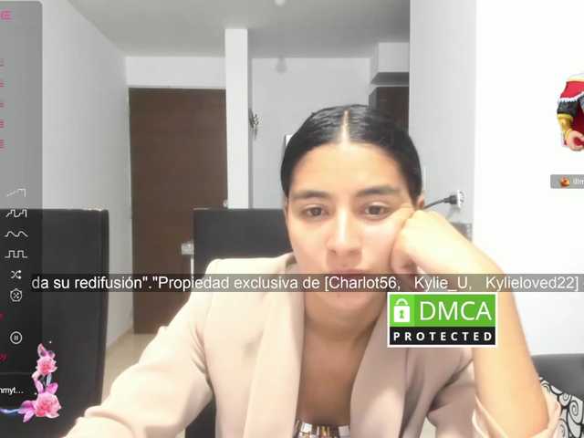 kylieloved22 live cam preview