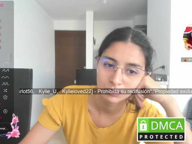 kylieloved22 live cam on BongaCams