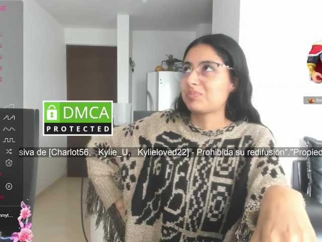 kylieloved22 live cam on BongaCams