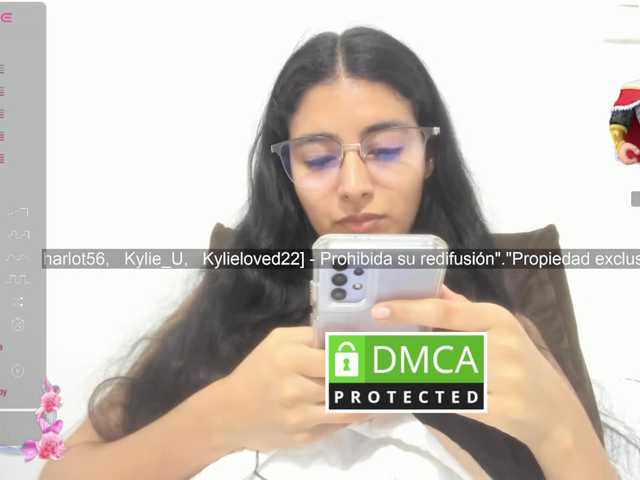 kylieloved22 live cam on BongaCams
