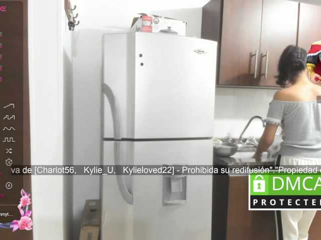 kylieloved22 live cam on BongaCams