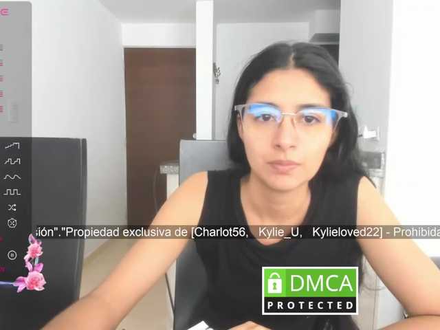 kylieloved22 live cam on BongaCams