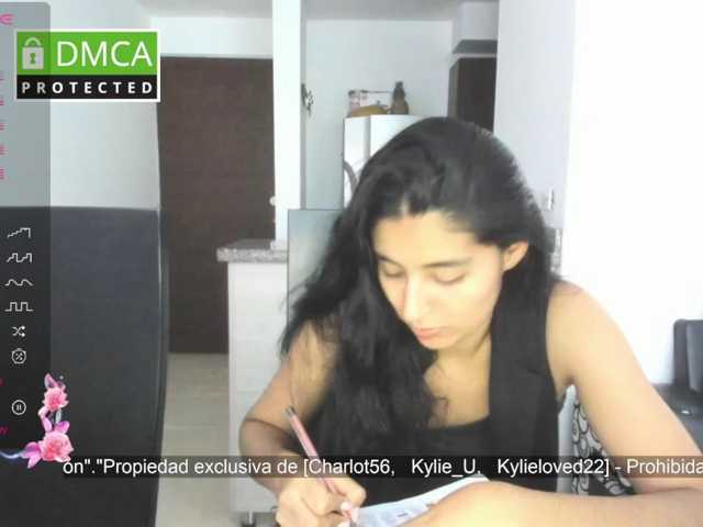 kylieloved22 live cam on BongaCams