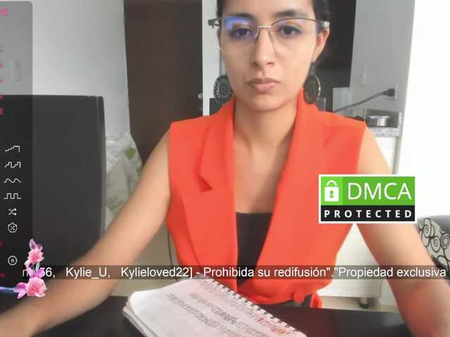 kylieloved22 live cam on BongaCams