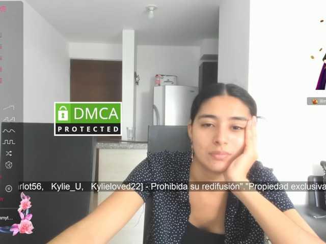 kylieloved22 live cam on BongaCams