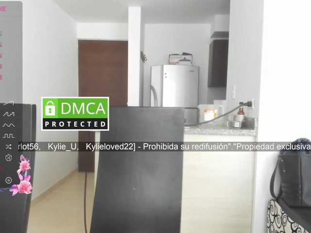 kylieloved22 live cam on BongaCams