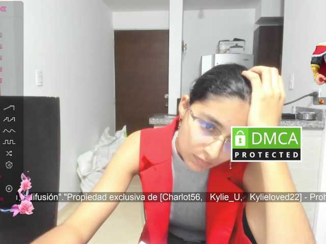 kylieloved22 live cam on BongaCams