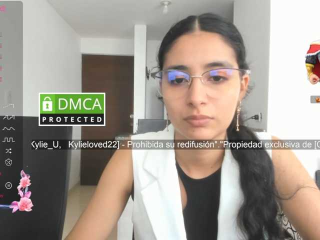 kylieloved22 live cam preview