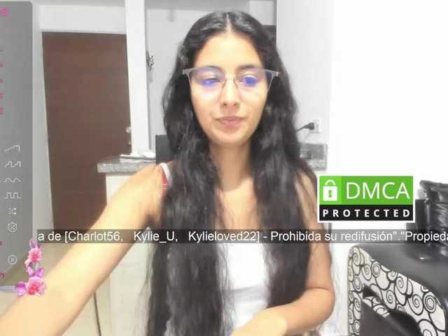 kylieloved22 live cam on BongaCams