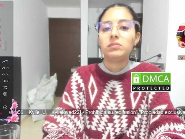 kylieloved22 live webcam show