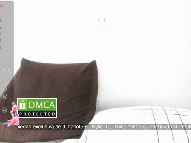 kylieloved22 live cam on BongaCams