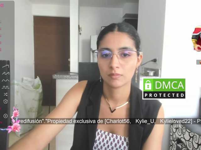 kylieloved22 live webcam show