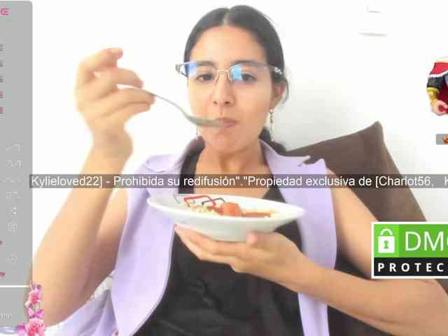 kylieloved22 webcam