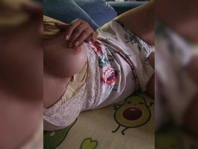 Lizzy2002 live cam on BongaCams