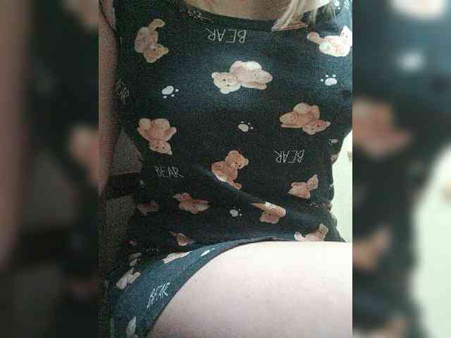 LIZISAHAROK webcam