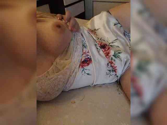 LIZISAHAROK webcam